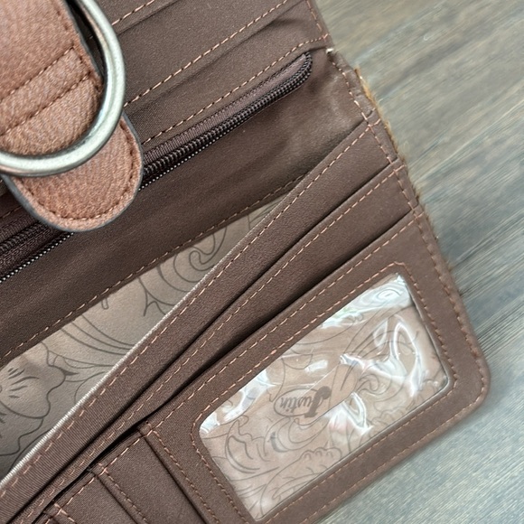 Justin Boots Wristlet/wallet,hair hide,bone,inlay, magnetic close,multisection - Picture 7 of 10